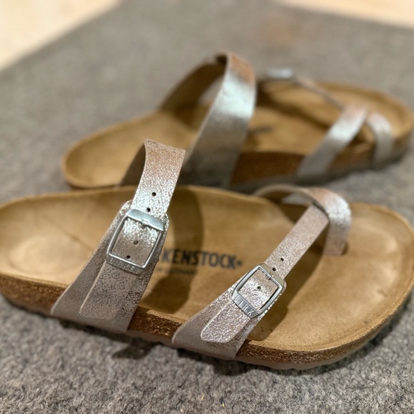 Birkenstock Metallic Silver Sandals | Women’s Size 39 | EUC - Picture 1 of 6